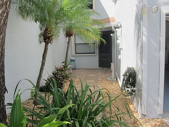 2nd image of 1517 Woodbridge Lakes Cir
