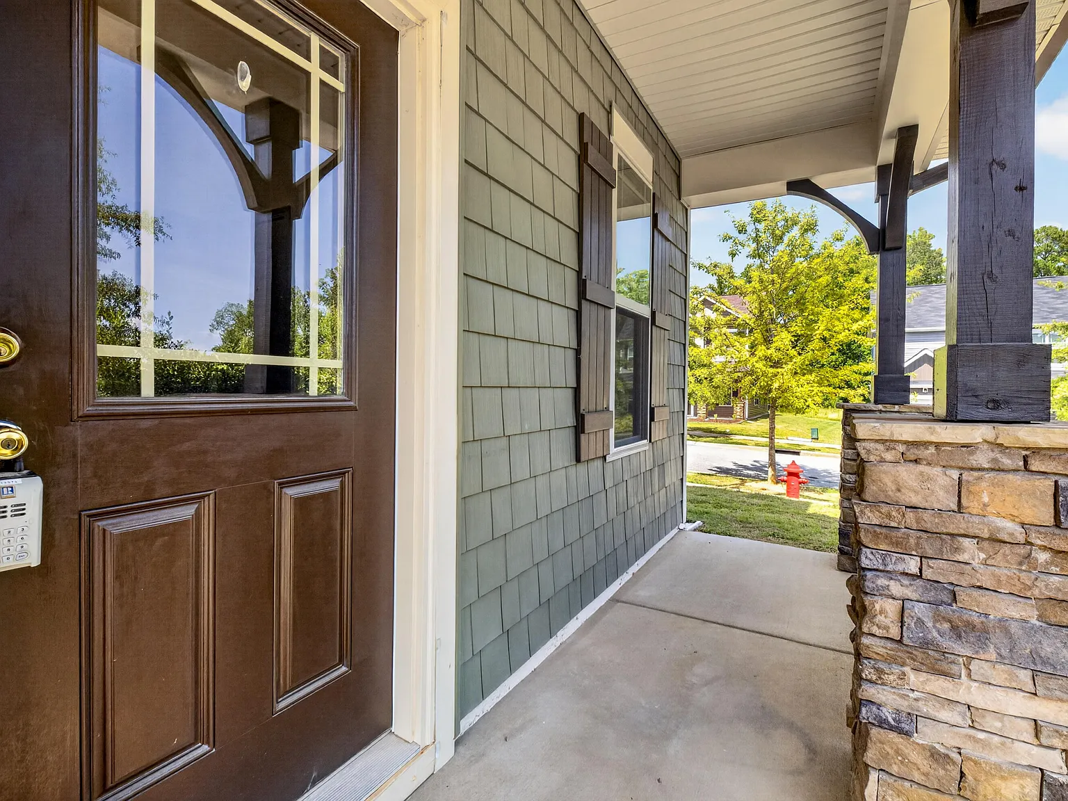 3 bed, 2.5 bath, 1564 sqft, $2,200 — Photo 4