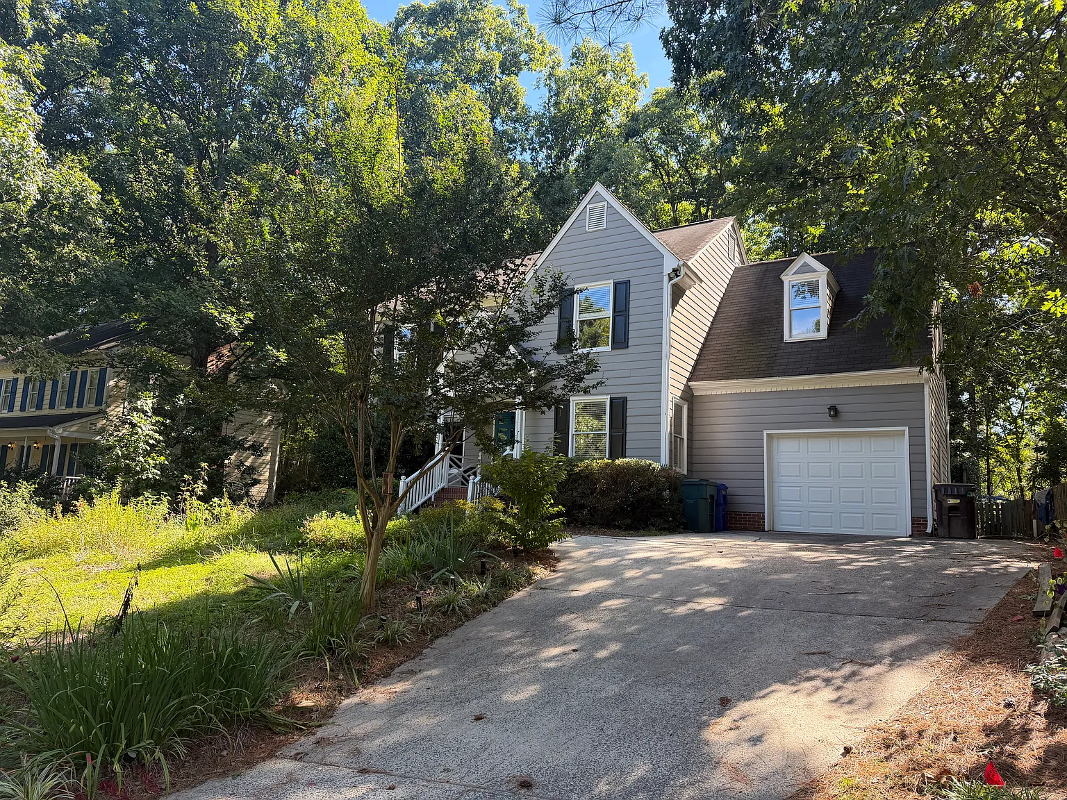 4 bed, 2.5 bath, 1915 sqft, $2,400 — Photo 1