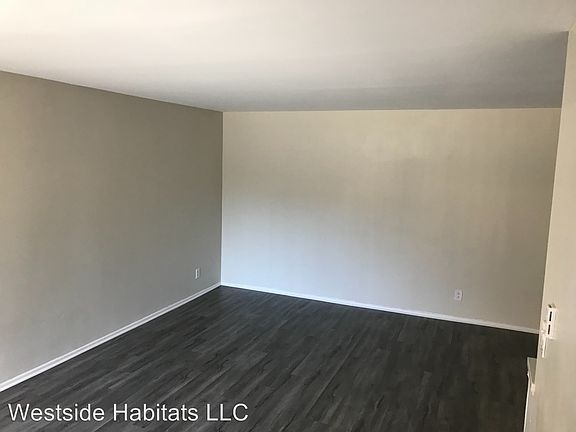 3rd image of 6251 Reseda Blvd #44