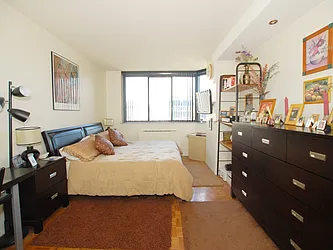 Rented by R New York