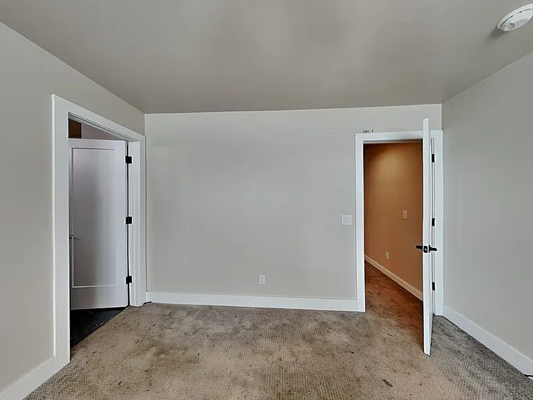 213 N Wright St — Photo 7