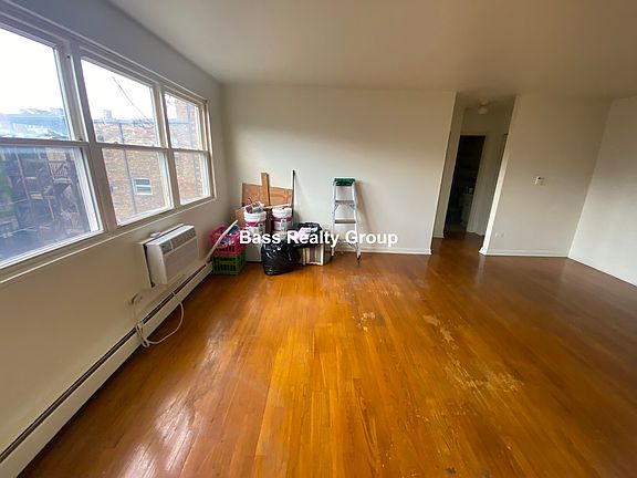 4th image of 7744 N Eastlake Ter #4W