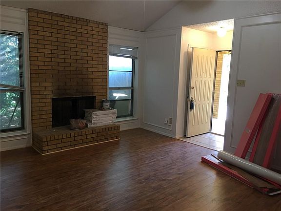 2nd image of 2112 Valleywood Dr