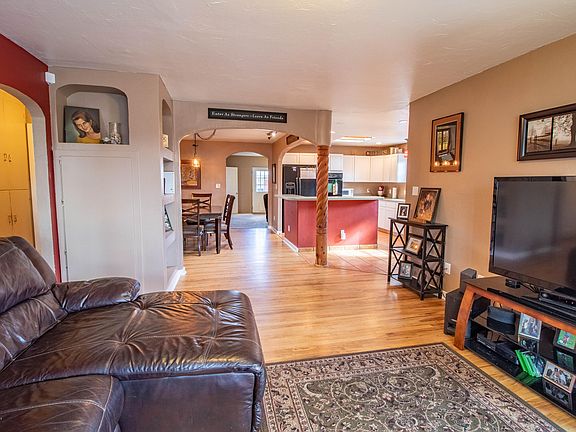 4th image of 512 N Orchard Ave