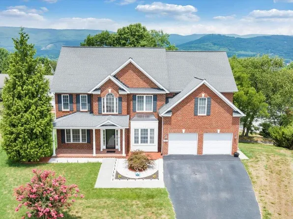 2117 River Oaks Dr, Salem, VA 24153
