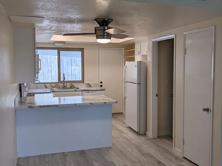 5637 Lake Park Way #6 — Photo 35