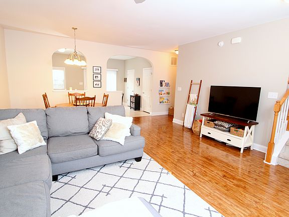 3rd image of 90 Logan Ln