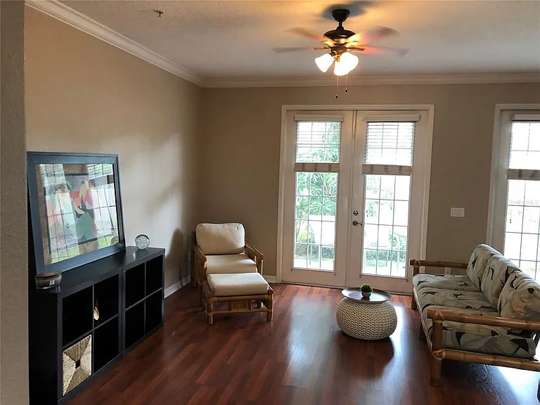 656 Pinebranch Cir — Photo 2