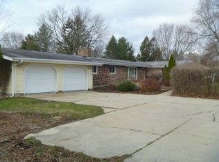 1805 W Main St, Sleepy Hollow, IL 60118
