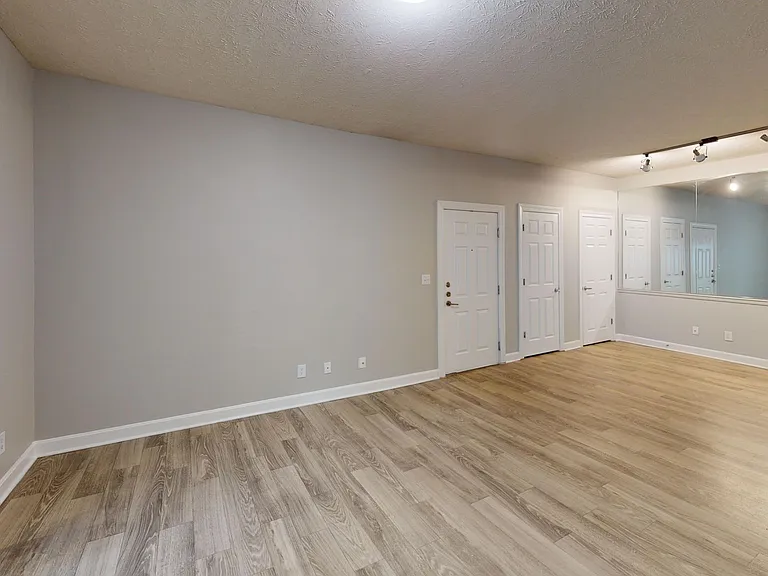 Aspenwood Apartments — Photo 33