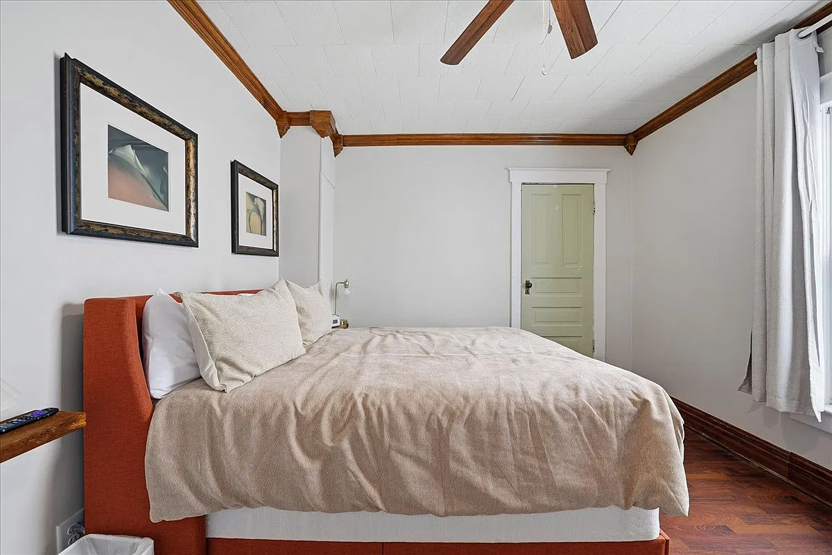 2 bed, 1400 sqft, $2,700 — Photo 2