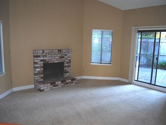 4th image of 2054 University Park Dr