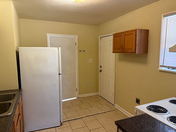 5th image of 1419 Starr Ave