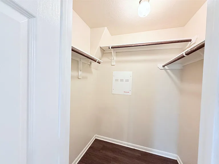 7403 Bering Landing Dr — Photo 44