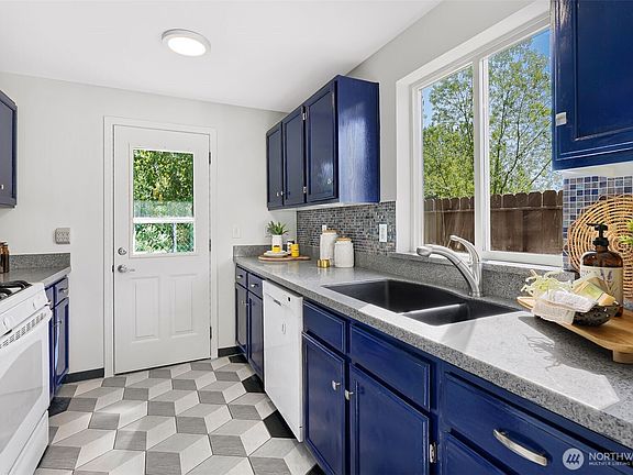 5th image of 4326 149th Street NE