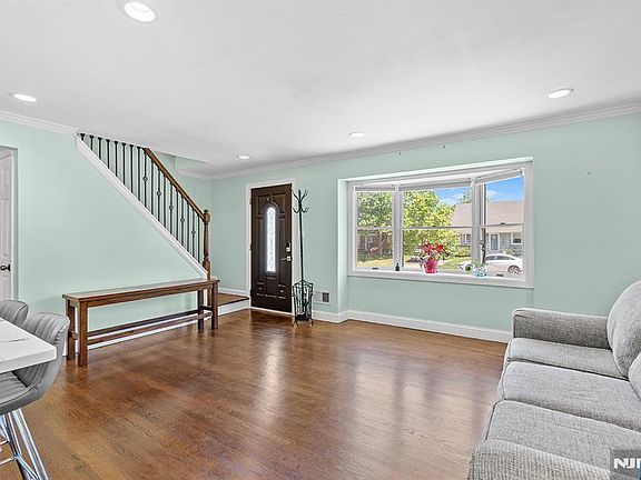 5th image of 71 Wingra Ave