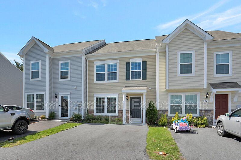1st image of 30 Teakwood Dr