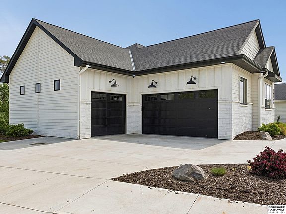 4th image of 20542 Hartman Ave