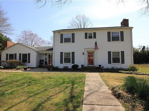 2nd image of 6942 Robin Dr