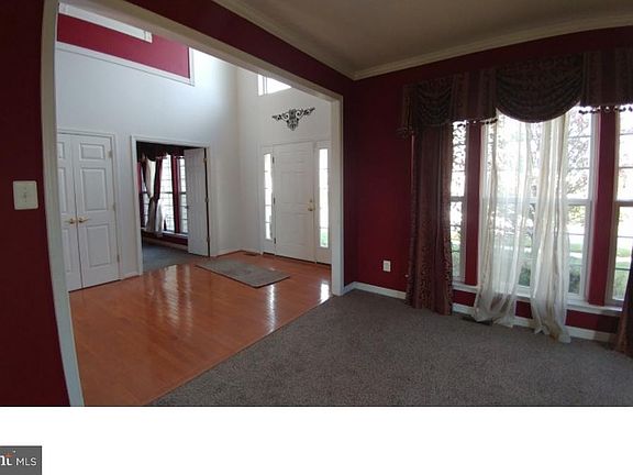 4th image of 27 Calvarese Dr