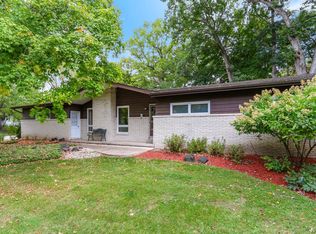 663 S Lakeshore Dr, Fontana, WI 53125