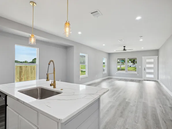 3721 Stanley Ave, Fort Worth, TX 76110