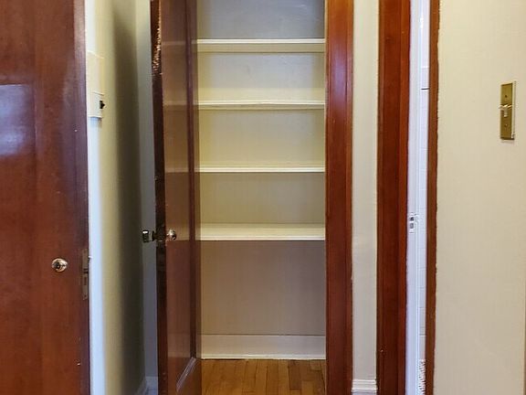 2nd image of 4927 N Rockwell St #B