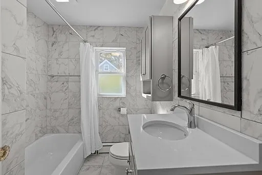 3 bed, 1.5 bath, 1700 sqft, $2,100 — Photo 3