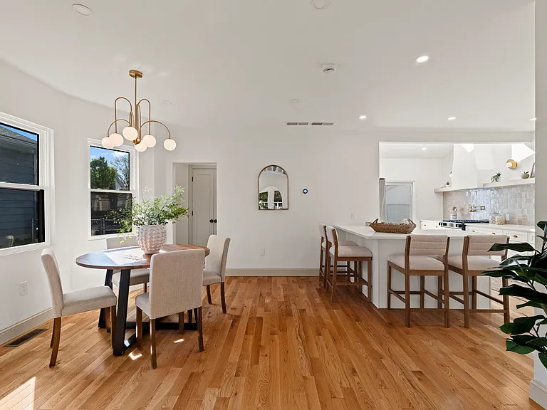 20 E Oakland Ave E — Photo 10