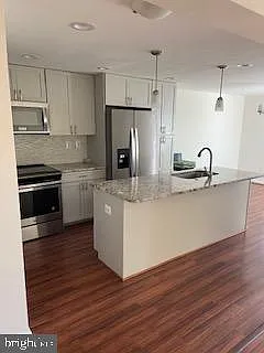 1823 N Shore Ct — Photo 12