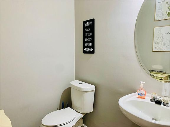 5th image of 1757 Glen View Way