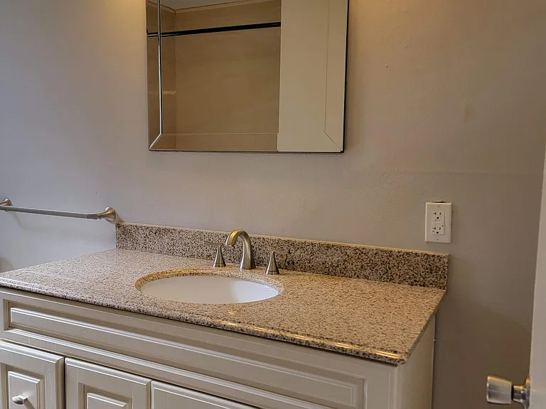 4514 S Gaines Rd — Photo 59