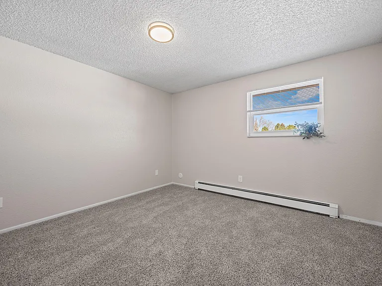 1305 Estes St — Photo 12