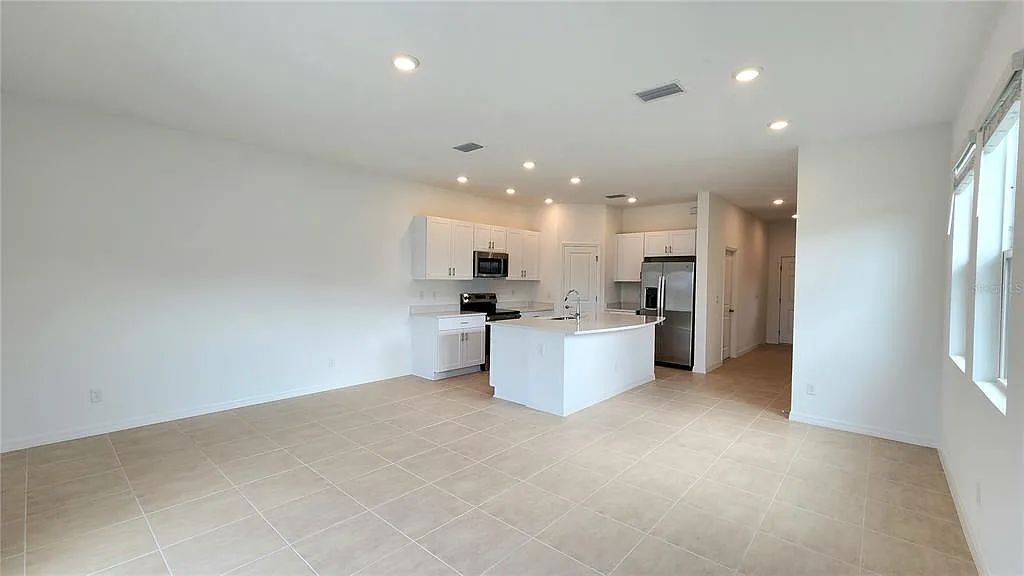 3 bed, 2.5 bath, 1553 sqft, $2,300 — Photo 2