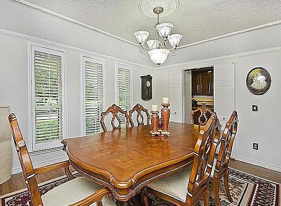 2nd image of 2901 Newport Cir