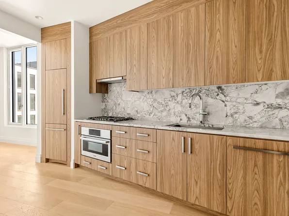 30-55 Vernon Boulevard image 1 of 10