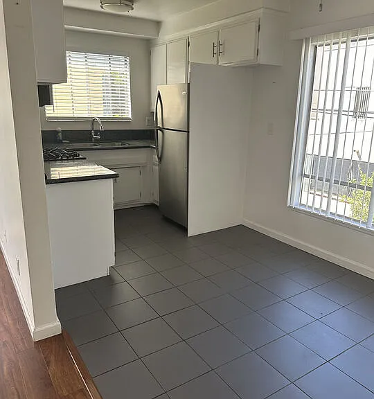 1441 S Hayworth Ave #8 — Photo 4