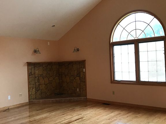 4th image of 6993 Dolphin St