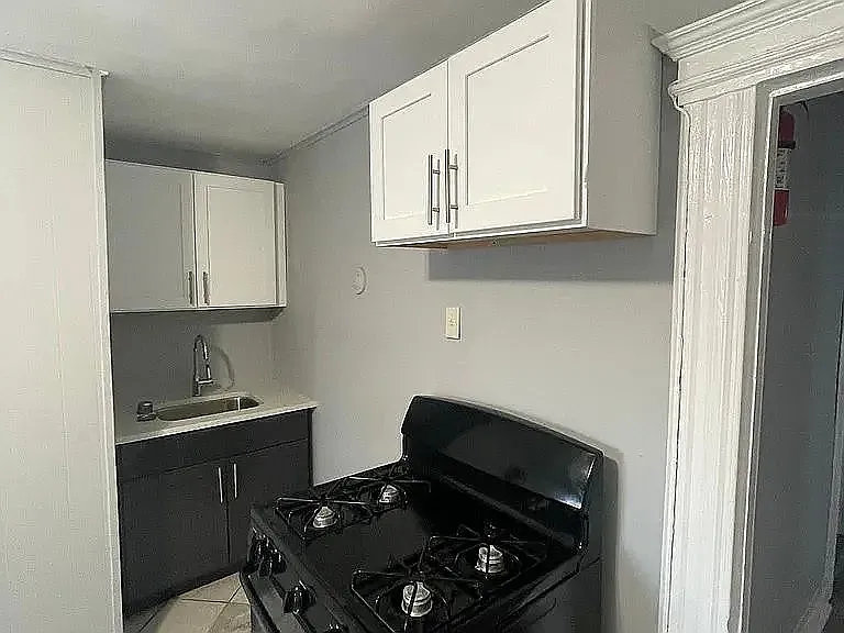 262 Chadwick Ave #BASEMENT — Photo 1