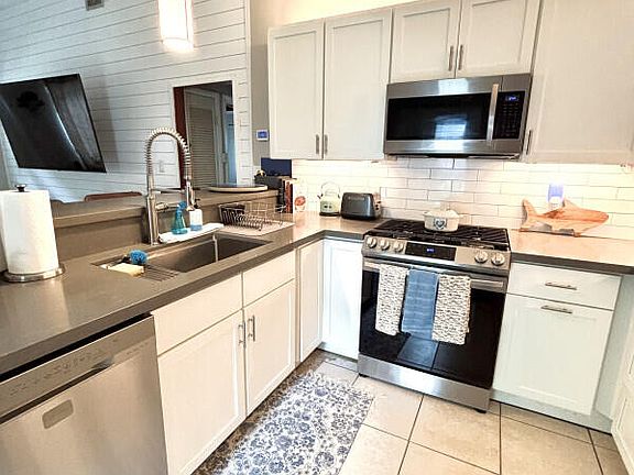 5th image of 124 S Hammock Rd