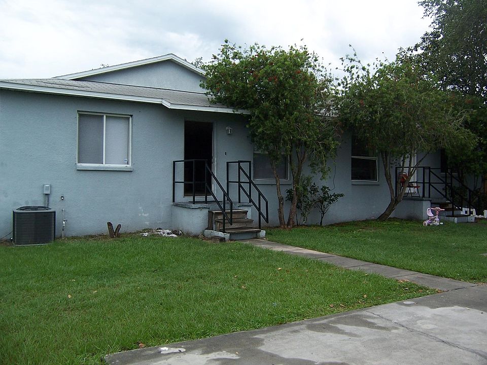 SHOTGUN STYLE HALF DUPLEX. OPEN CONCRETE PARKING