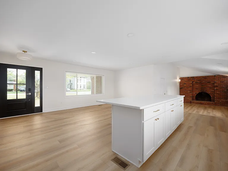 1574 Dyer Rd — Photo 8