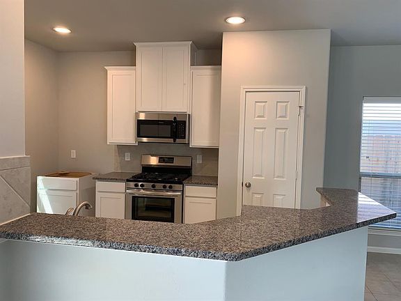 3rd image of 16519 Veneta Ct