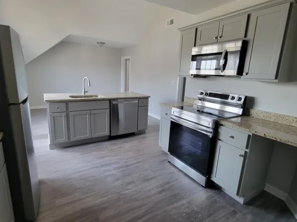 90 Stanley St, Fall River, MA 02720