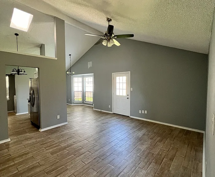 2504 Liberty Ln — Photo 16
