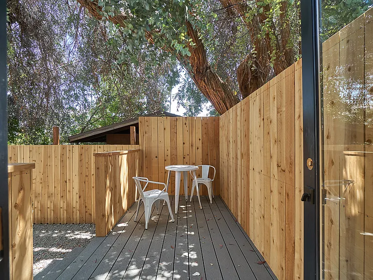 152 S Serrano Ave — Photo 21