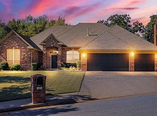 1013 Fox Hill Dr, Edmond, OK 73034