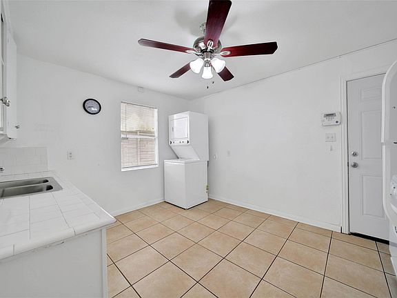 4th image of 1036 Louise St APT D