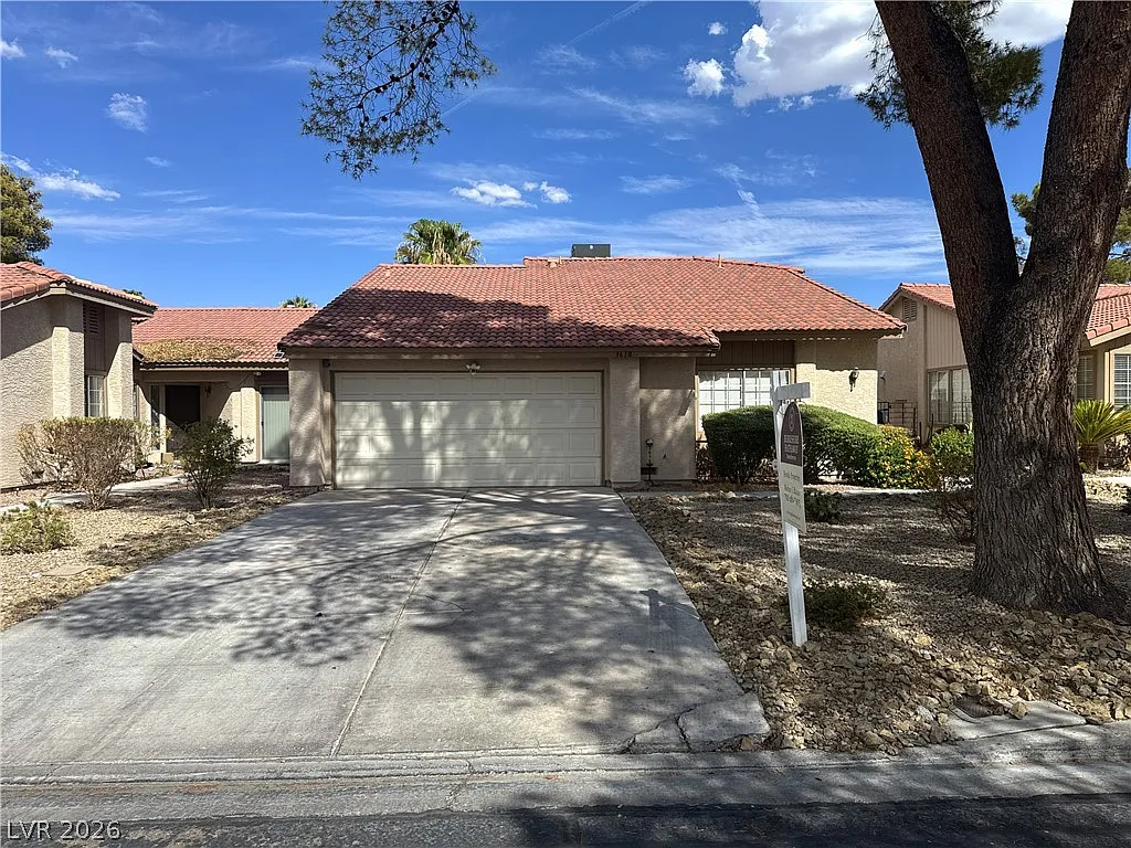 3 bed, 2.0 bath, 1632 sqft, $2,000 — Photo 2